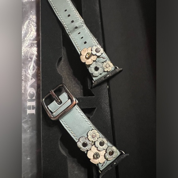 🌟Rare/HTF Coach Tea Rose Apple Watch Band- Firm PRICE! - Picture 5 of 6